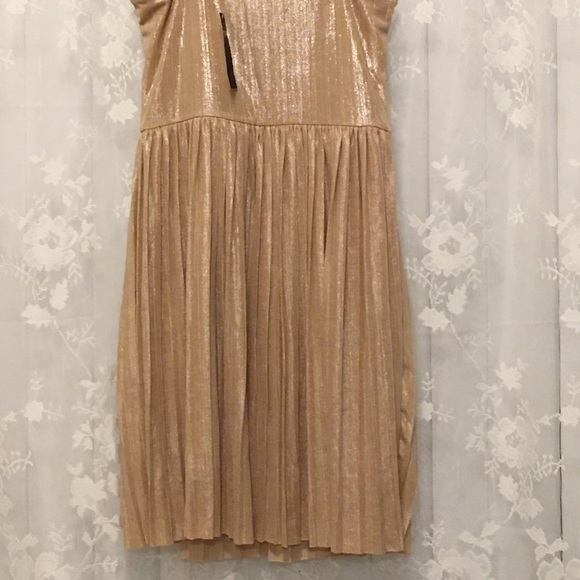 Dress - Picture 4 of 9